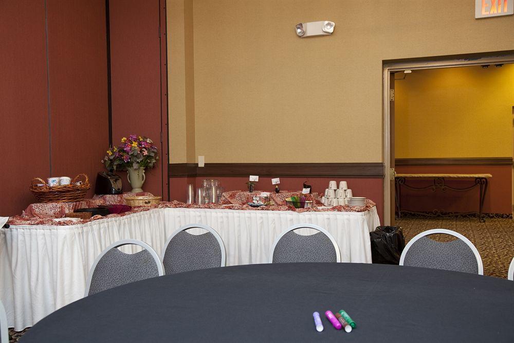 Holiday Inn Hotel & Suites Owatonna Restaurant photo