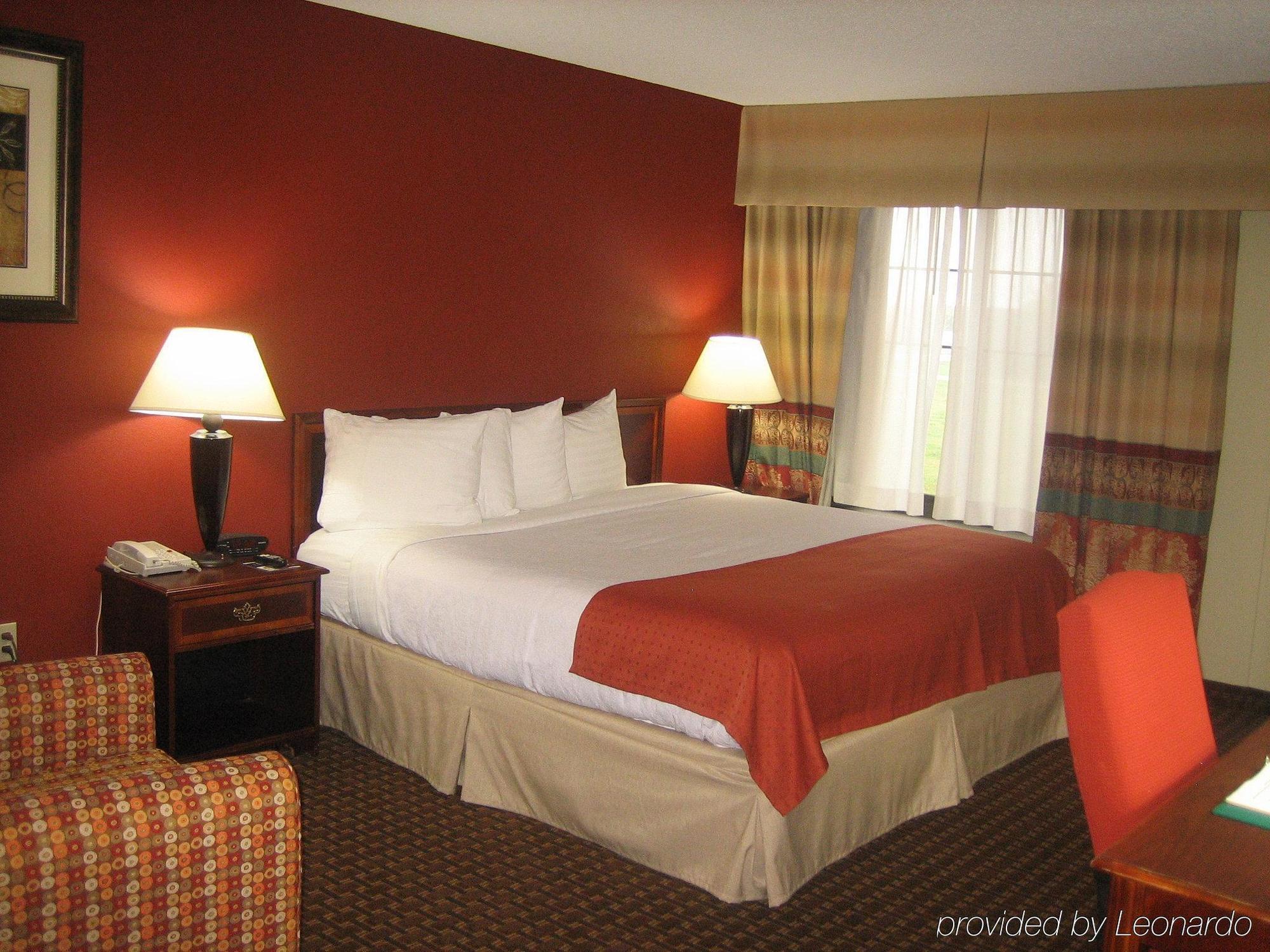 Holiday Inn Hotel & Suites Owatonna Room photo