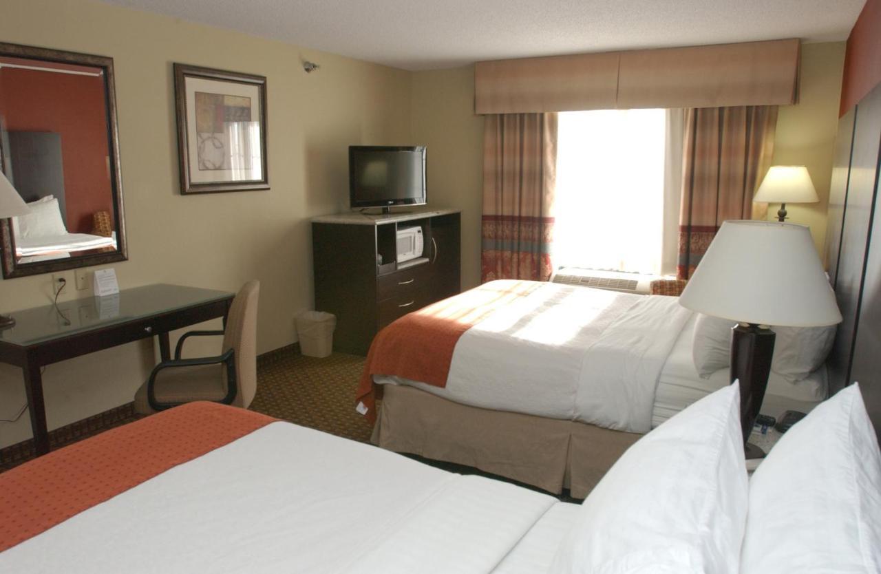 Holiday Inn Hotel & Suites Owatonna Room photo